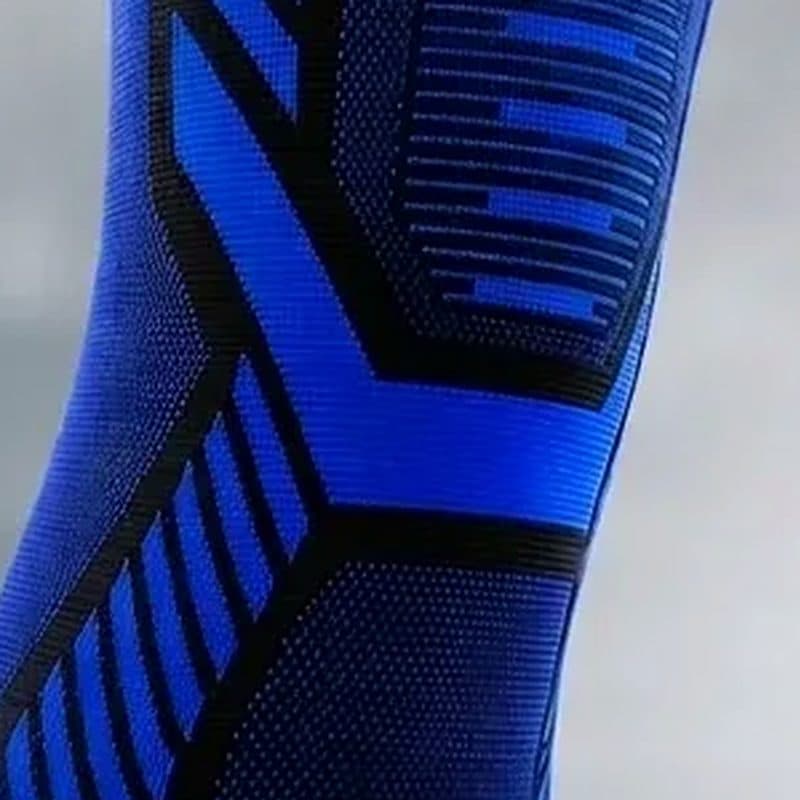 Maille bleue et noire