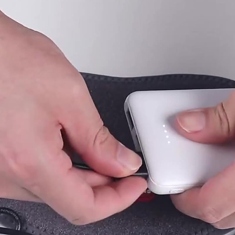 Branché sur une power bank