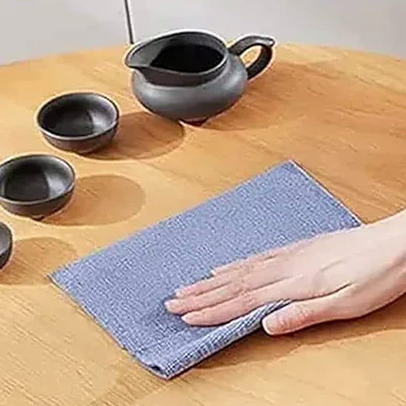 Sur la table